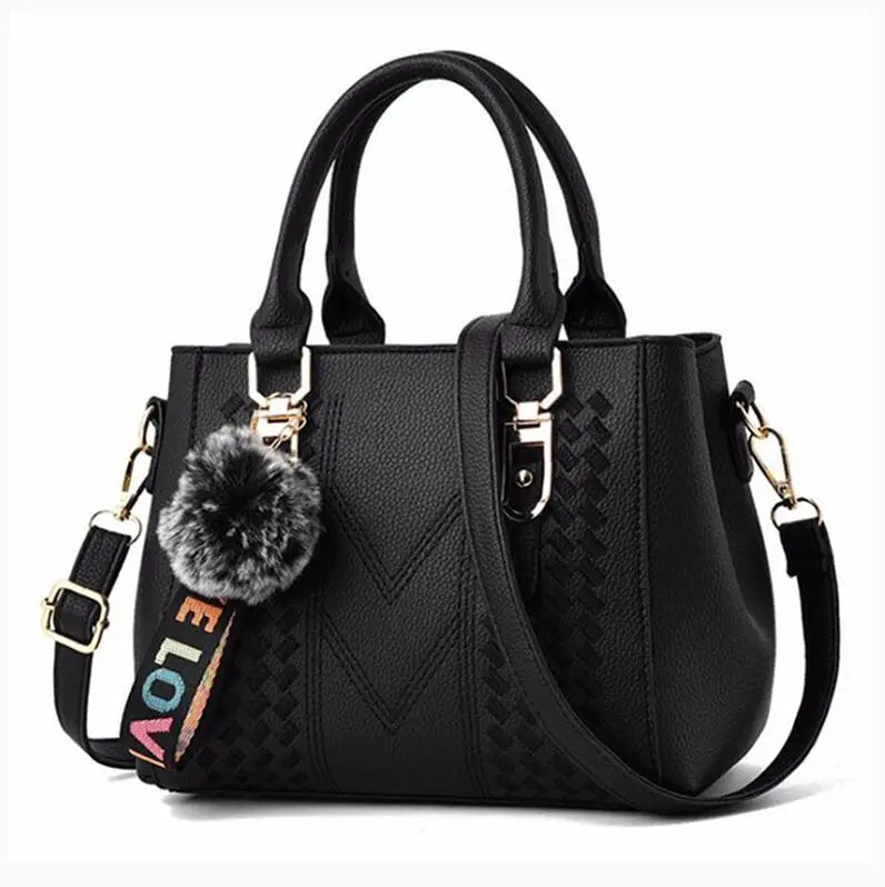 Bolsa Transversal Feminina com Detalhe em Couro e Pompom Estiloso - ZAUVELLE