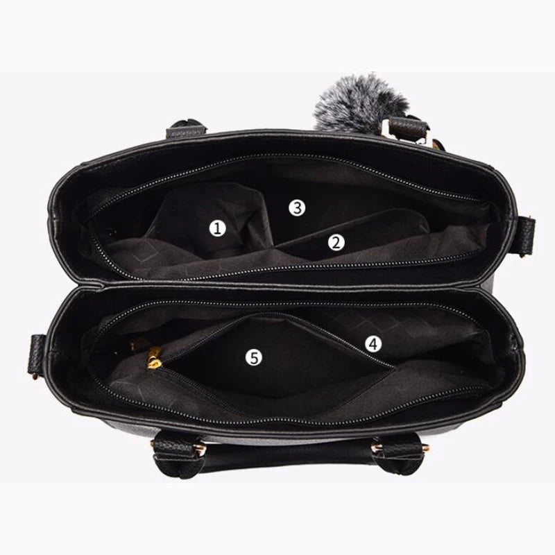Bolsa Transversal Feminina com Detalhe em Couro e Pompom Estiloso - ZAUVELLE