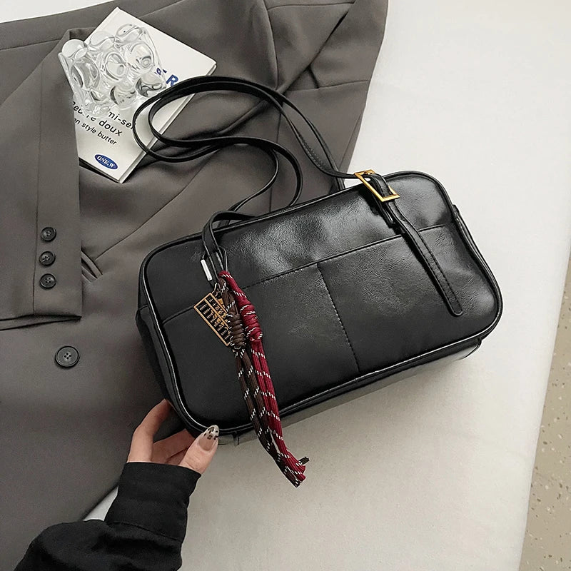 Bolsa de Ombro Feminina Compacta e Elegante - ZAUVELLE