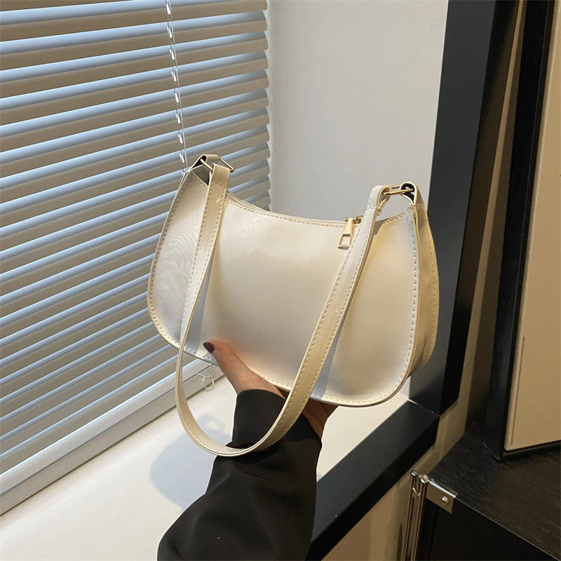 Bolsa de Ombro Hobo Feminina – Elegância Minimalista - ZAUVELLE