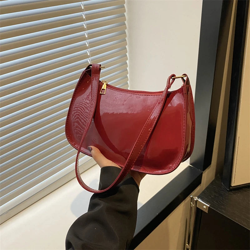 Bolsa de Ombro Hobo Feminina – Elegância Minimalista - ZAUVELLE