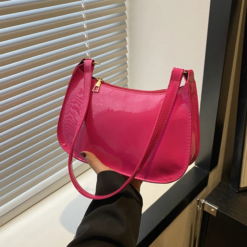 Bolsa de Ombro Hobo Feminina – Elegância Minimalista - ZAUVELLE