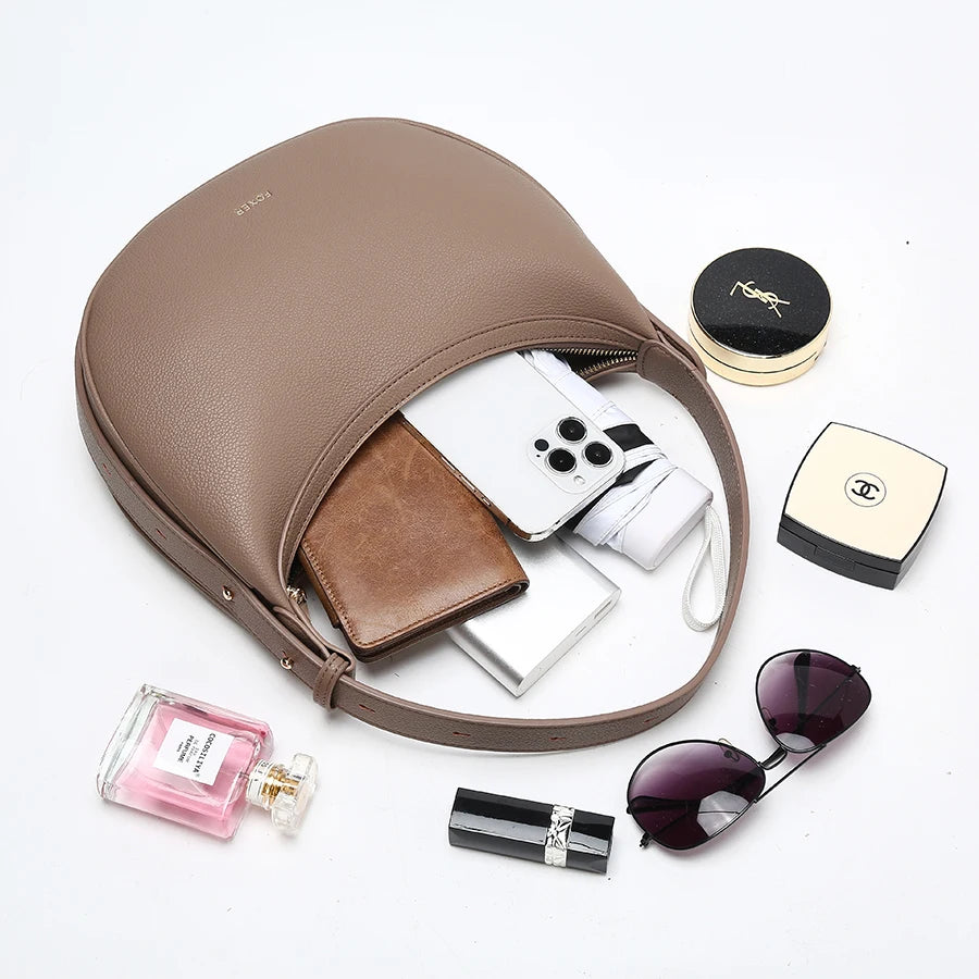 Bolsa Feminina Meia-Lua Elegante Marca FOXER 2025 - ZAUVELLE